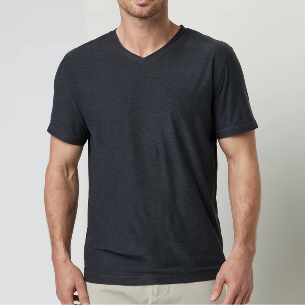 Vuori Strato Tech V-Neck Tee
